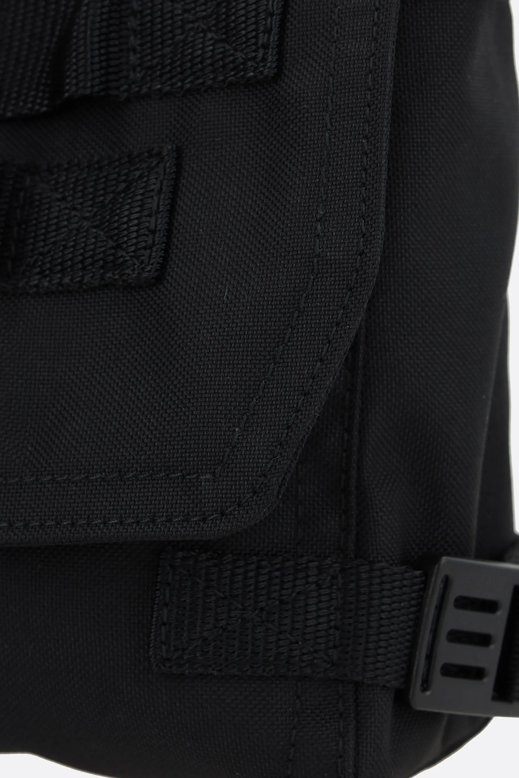 Army messenger bag in recycled nylon