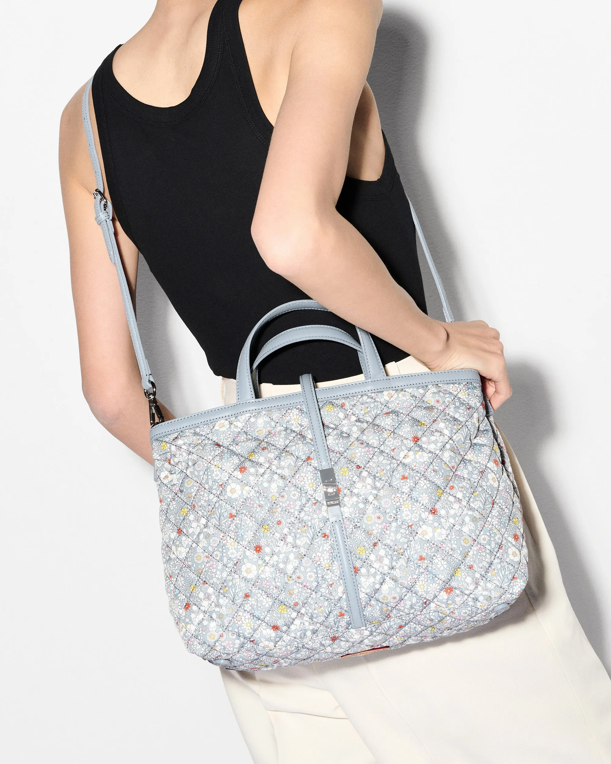 June's Meadow Medium Astor Top Handle