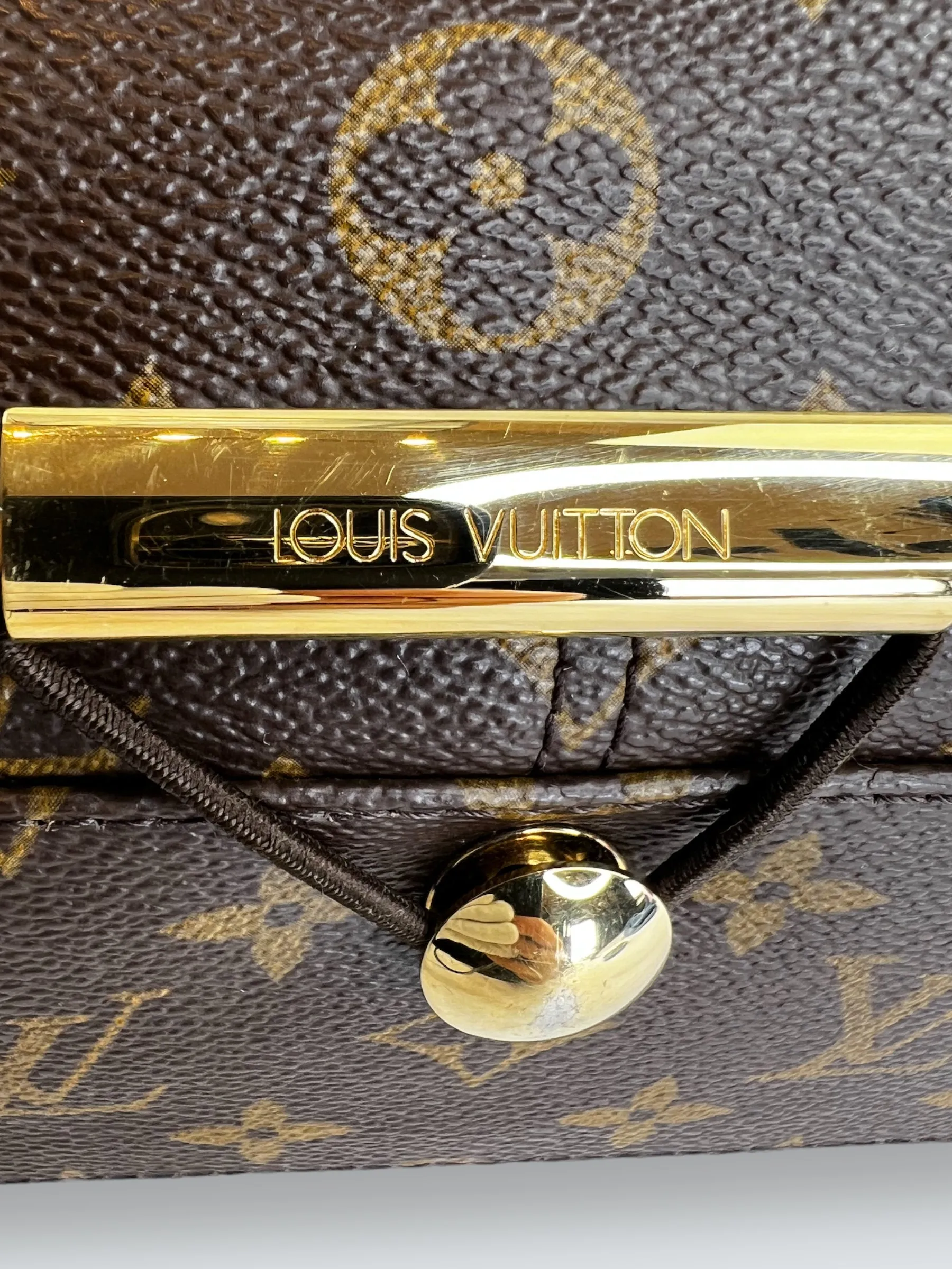 Louis Vuitton Monogram Canvas Messenger