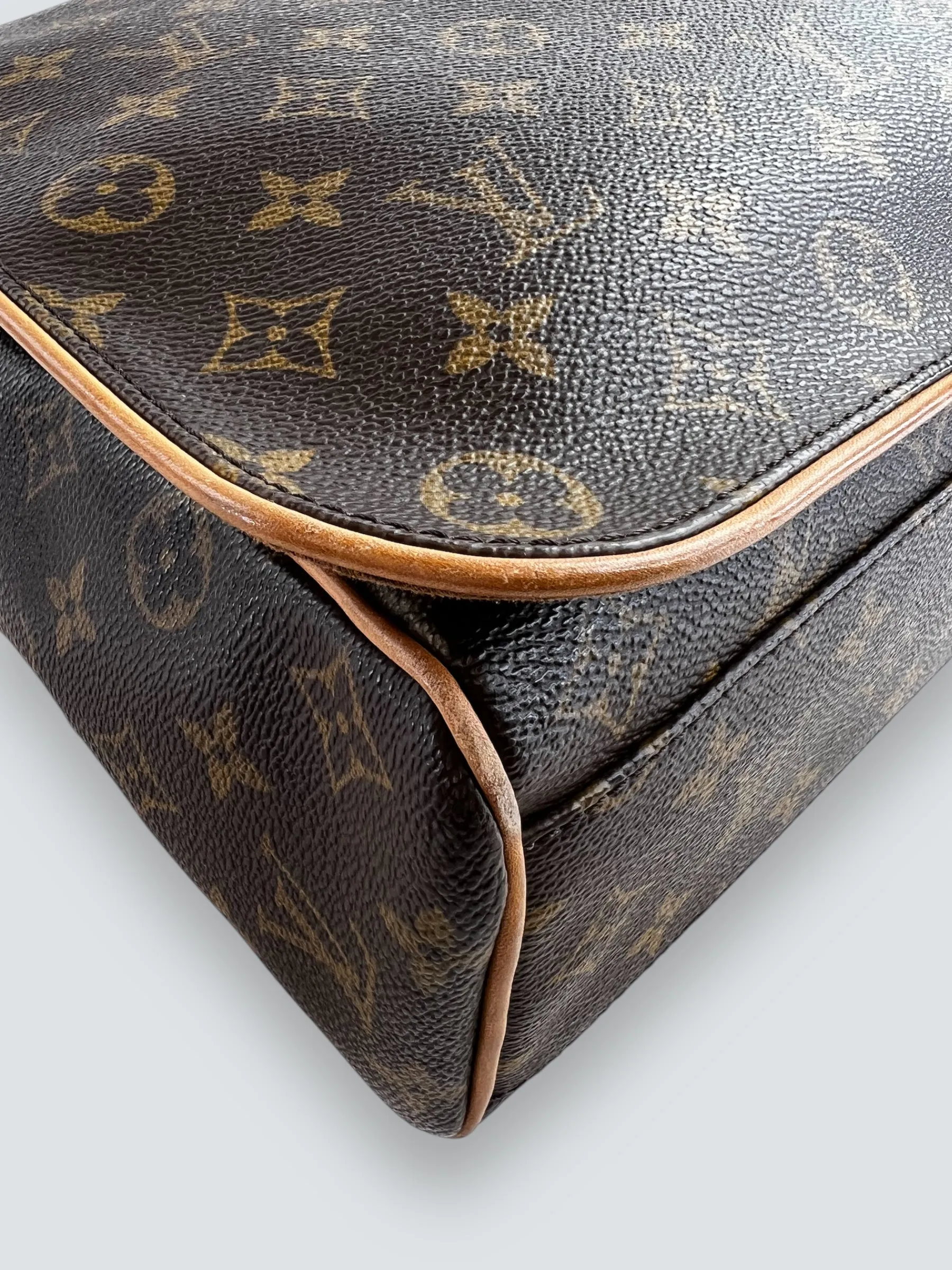 Louis Vuitton Monogram Canvas Messenger
