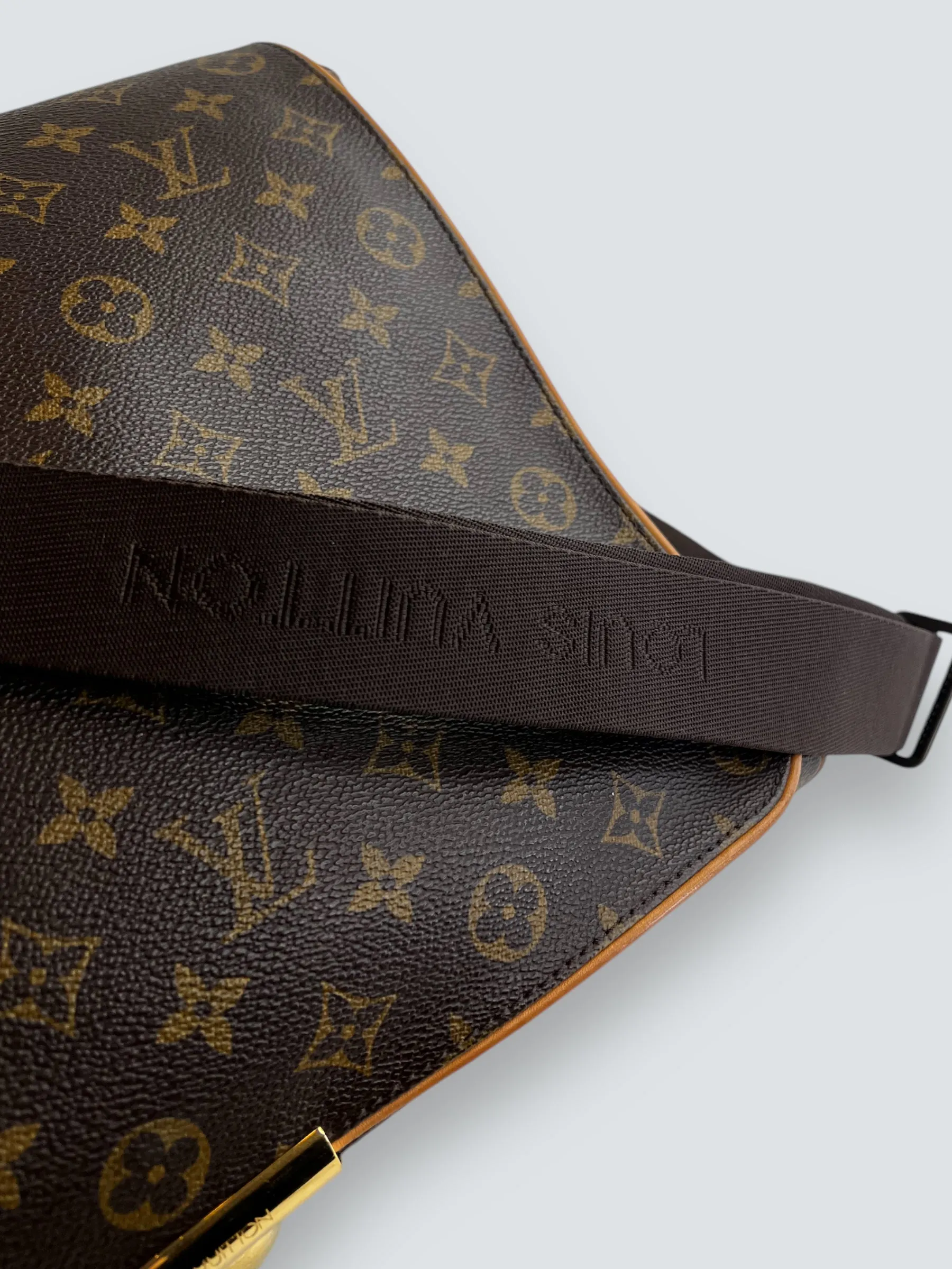 Louis Vuitton Monogram Canvas Messenger