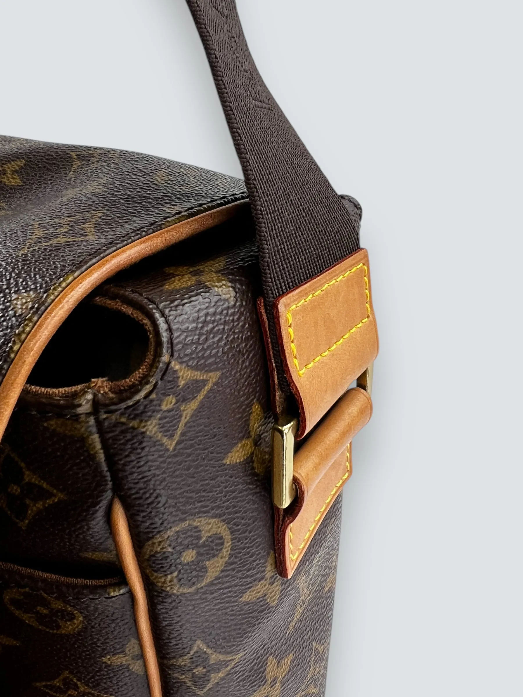 Louis Vuitton Monogram Canvas Messenger