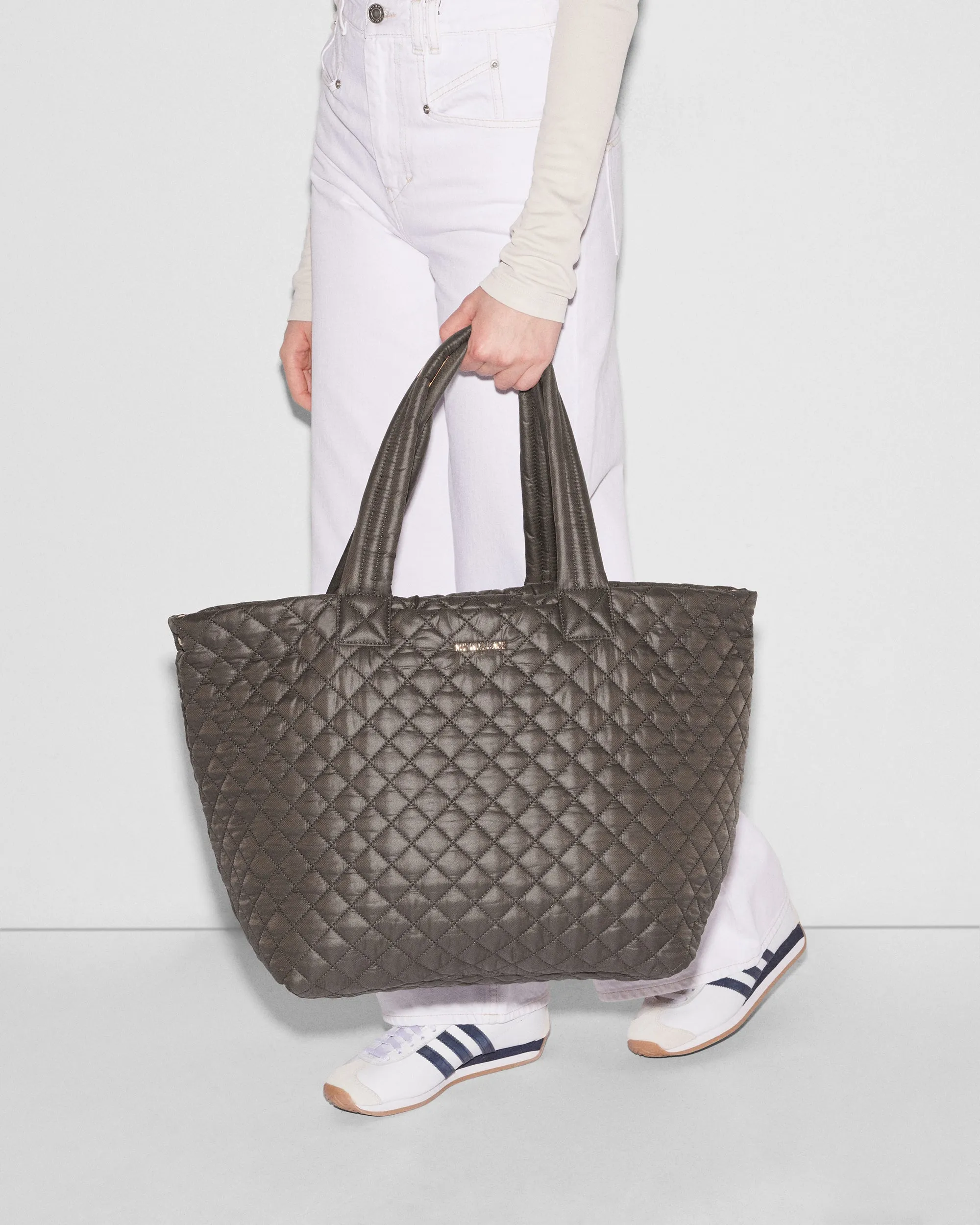Magnet Large Metro Tote Deluxe