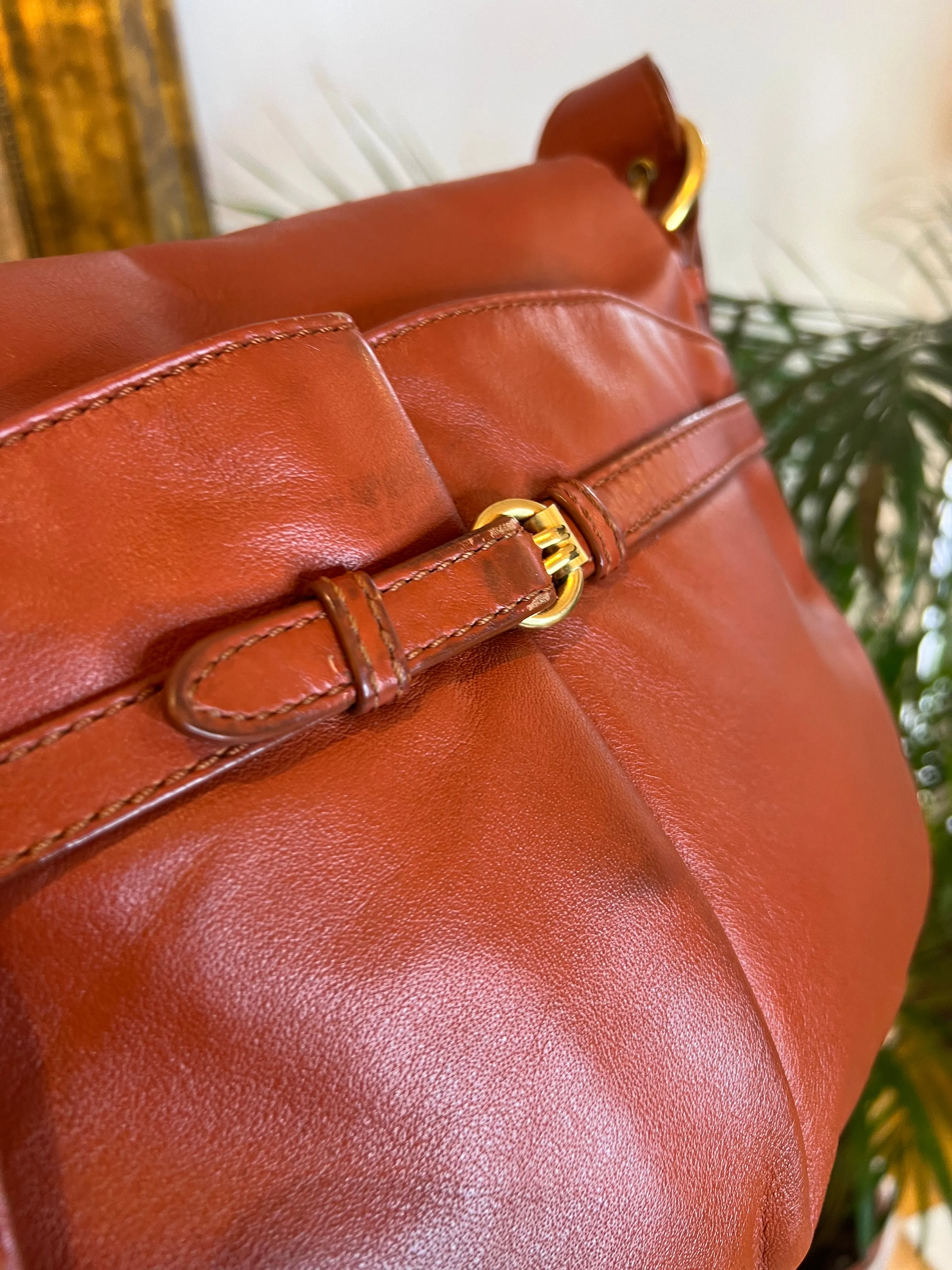 Marc Jacobs Deep Tan Leather Messenger / Crossbody