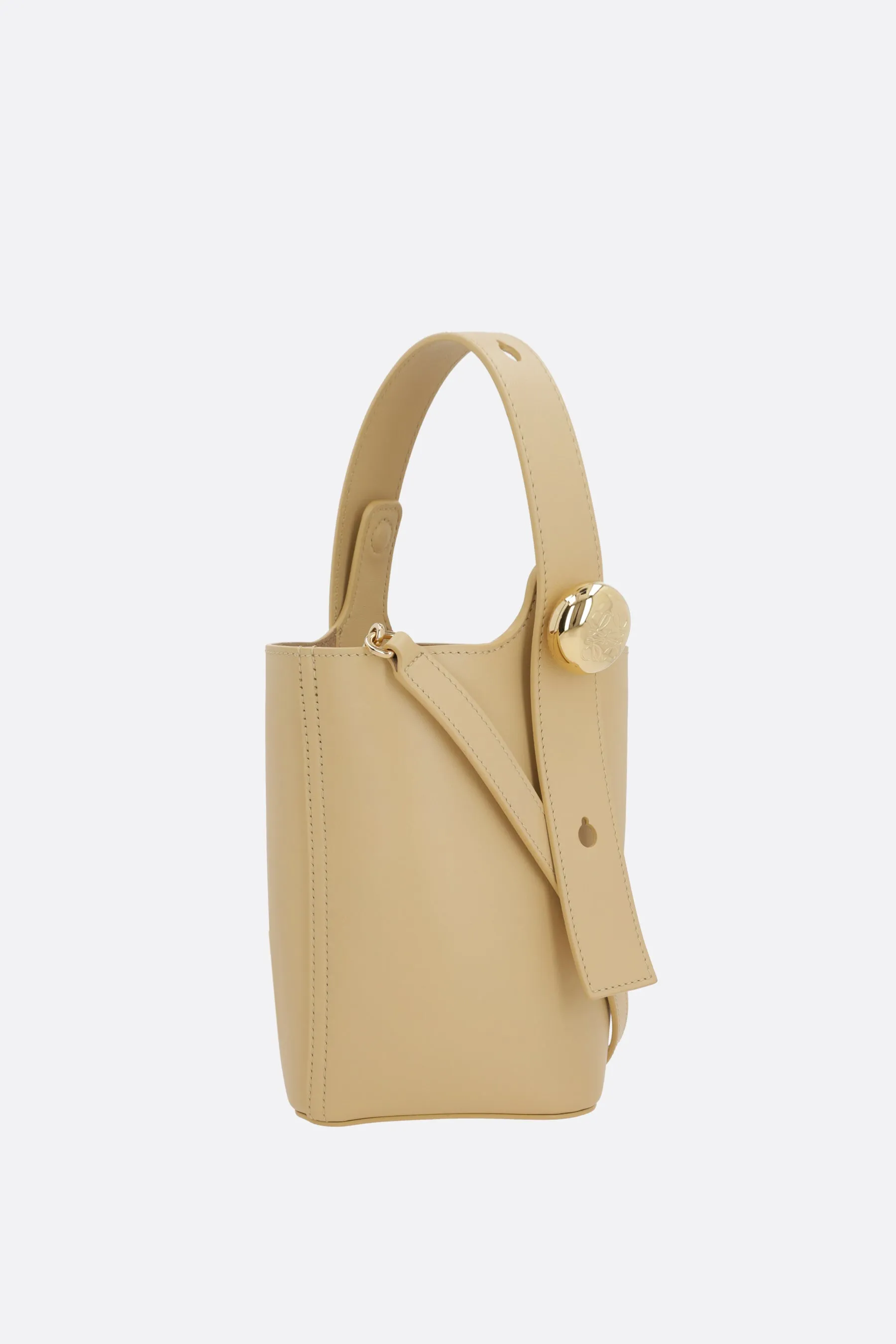 Pebble mini bucket bag in smooth leather