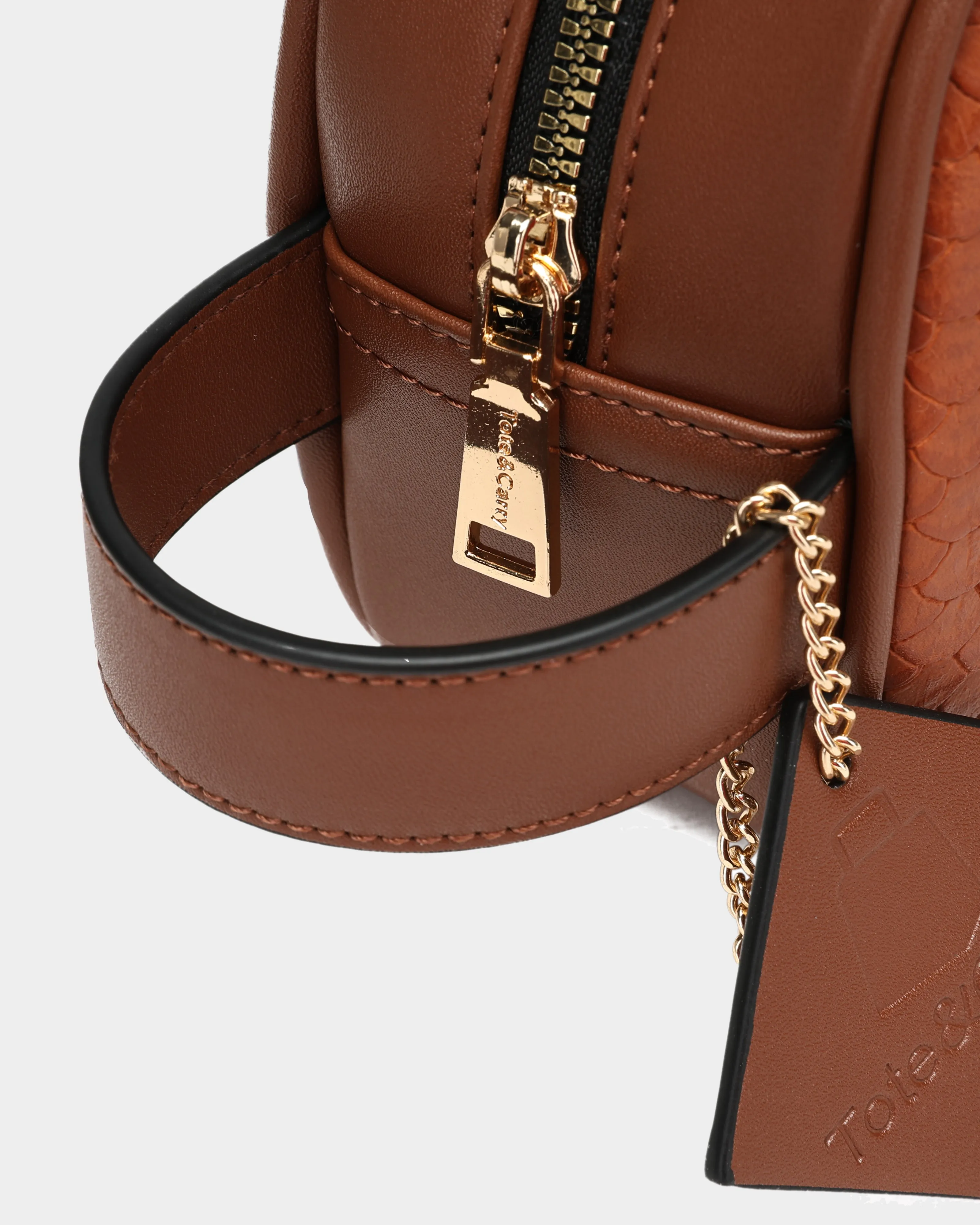 Travel Essential Kit in Caramel