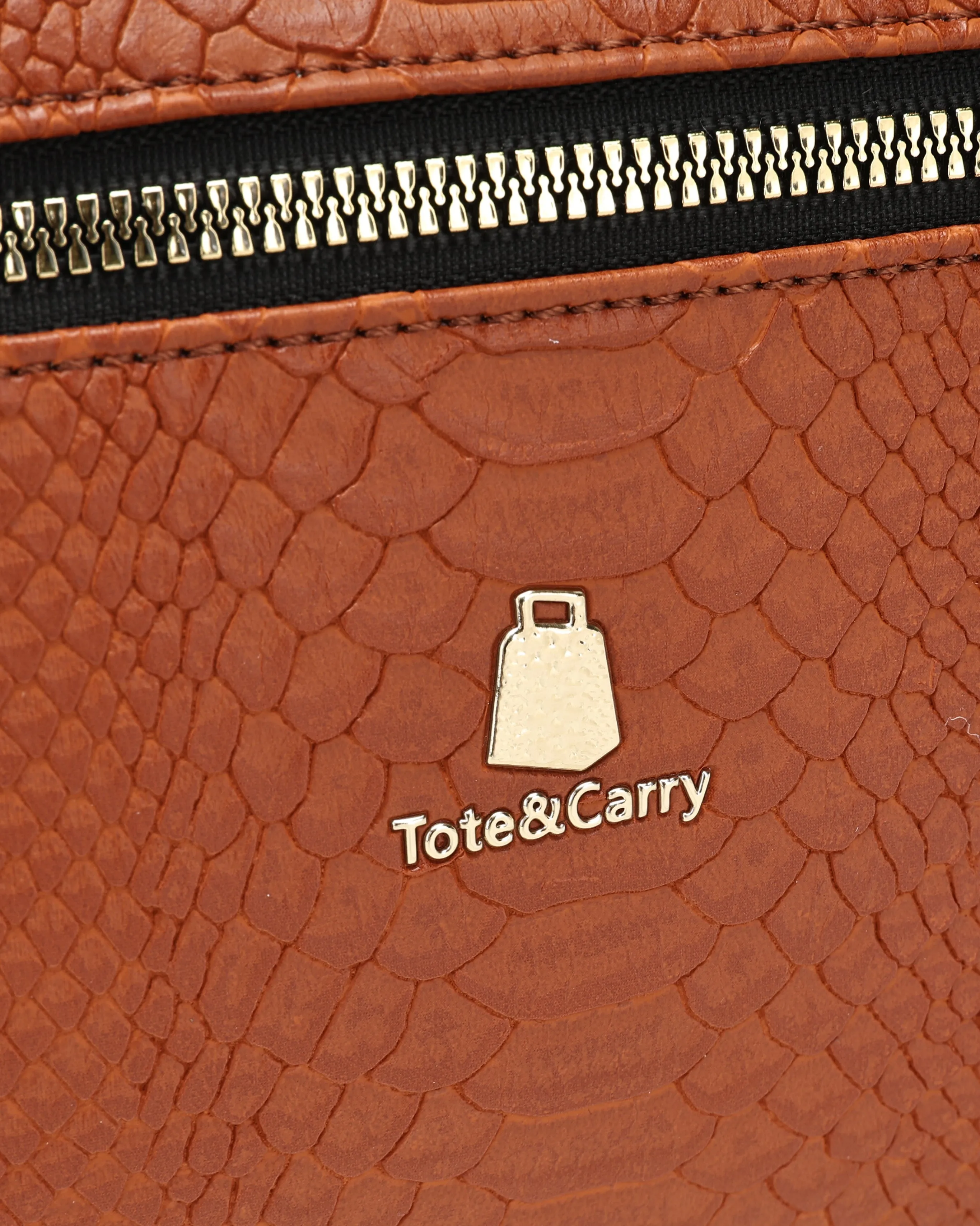 Travel Essential Kit in Caramel