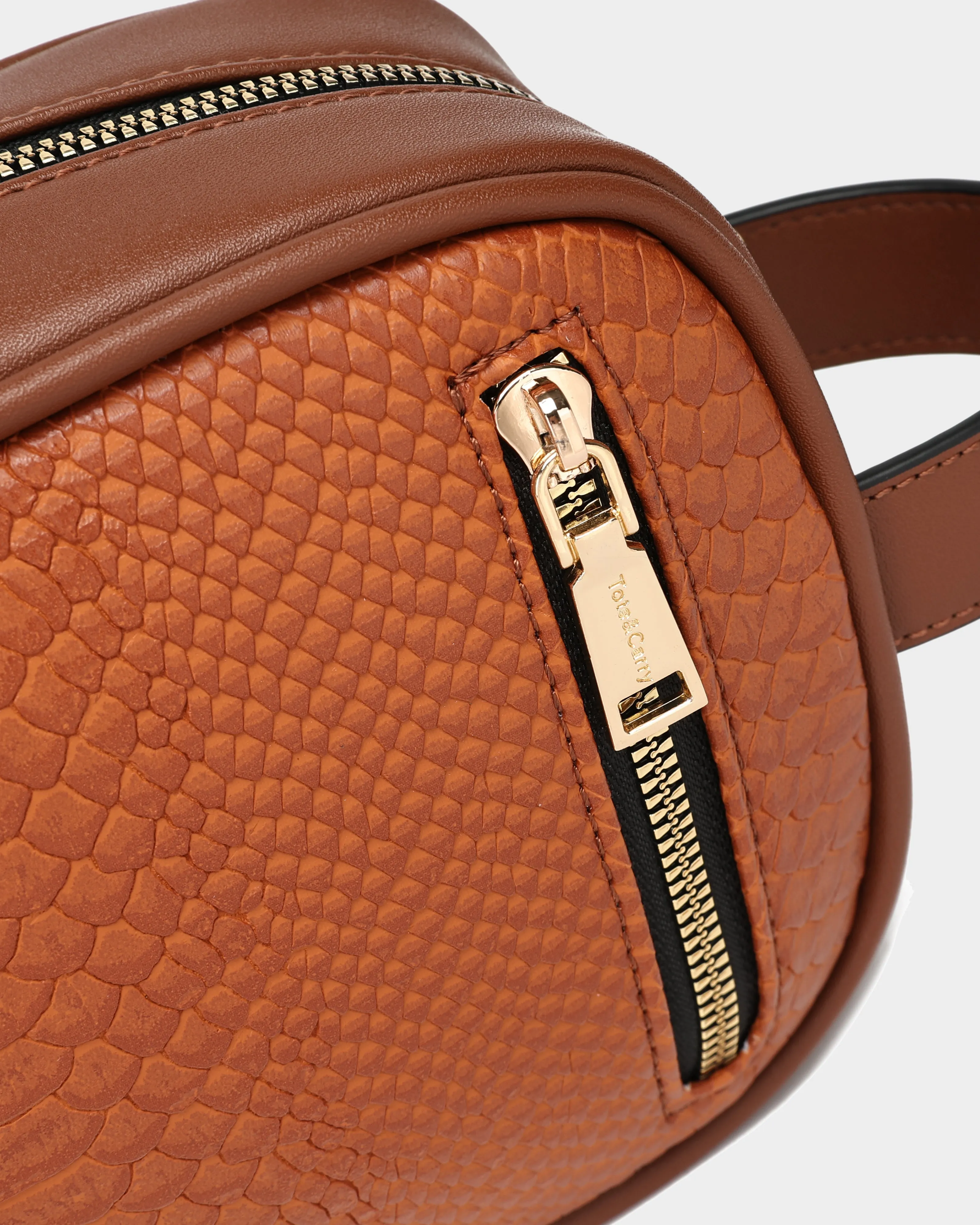 Travel Essential Kit in Caramel